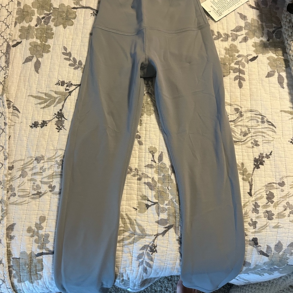 EUC Lululemon Wunder Train 25 inch